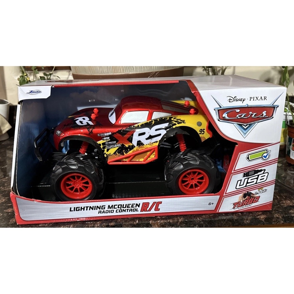 Disney Pixar Cars Lightning McQueen XRS 2.4 GHZ RC Car Turbo Boost 1:14 31775